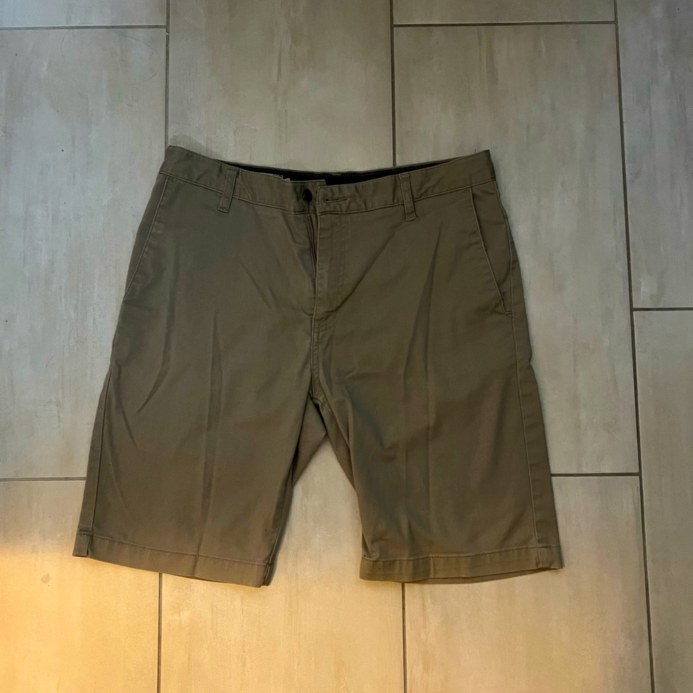 Volcom Men’s tan khaki denim shorts preowned
